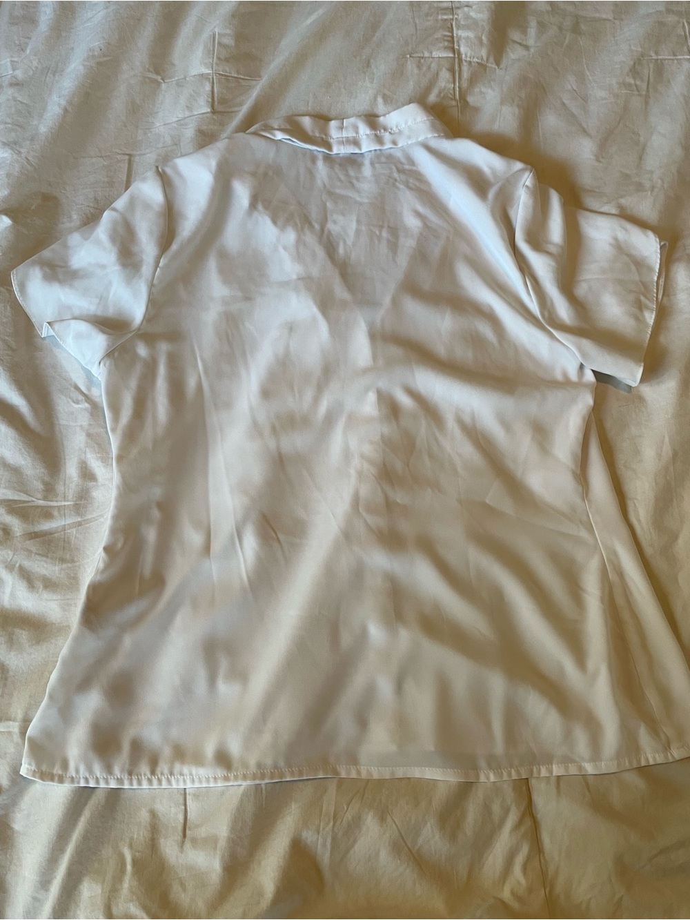 Calvin Klein Cream V-Neck Tulip SleeveBlouse Size Medium - Picture 2 of 3